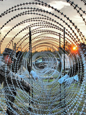 Сетка из колючей проволоки для военной безопасности